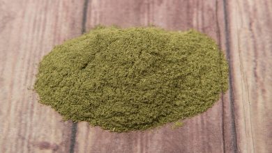 Vein kratom powder neatly spread on a wooden surface to advertise on news websites