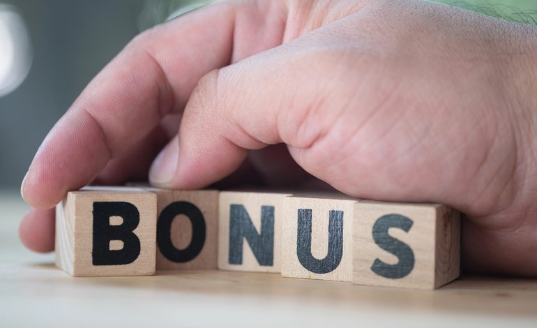 CSGO500 referral code CYBBETTING with a no-deposit 15% rakeback bonus displayed on wooden blocks