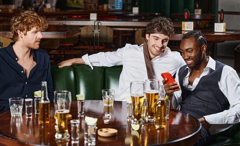 Beer lovers enjoying beer at a bar while playing at online casinos