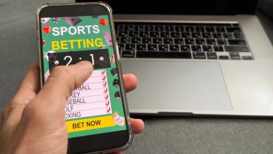 A man is betting on an online casino website on his smartphone.