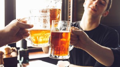 A group of friends is drinking beer in a bar.